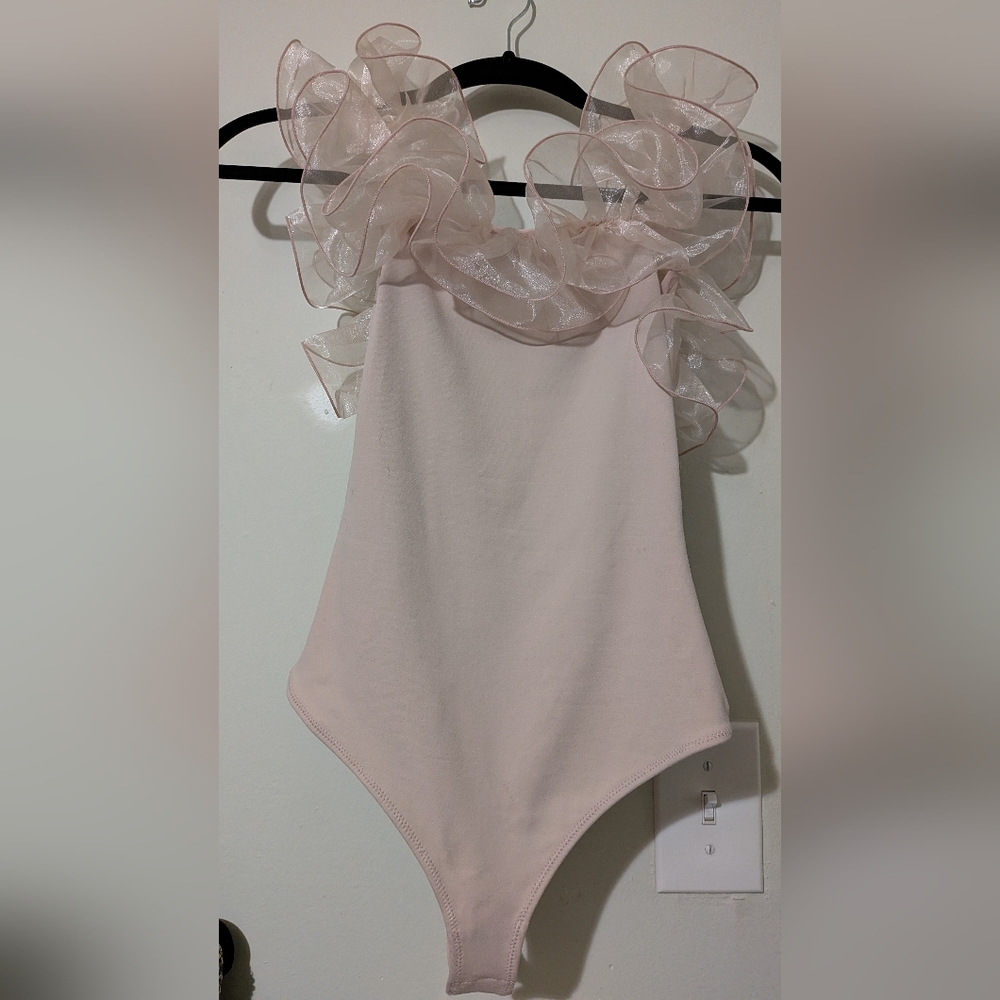 NWOT Free People Pink Ruffled Bodysuit - Picture 2 of 3